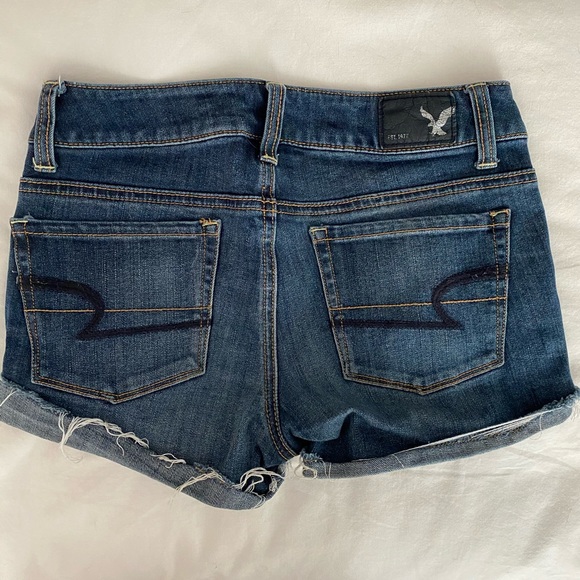 dark wash hollister jean shorts - Picture 3 of 3